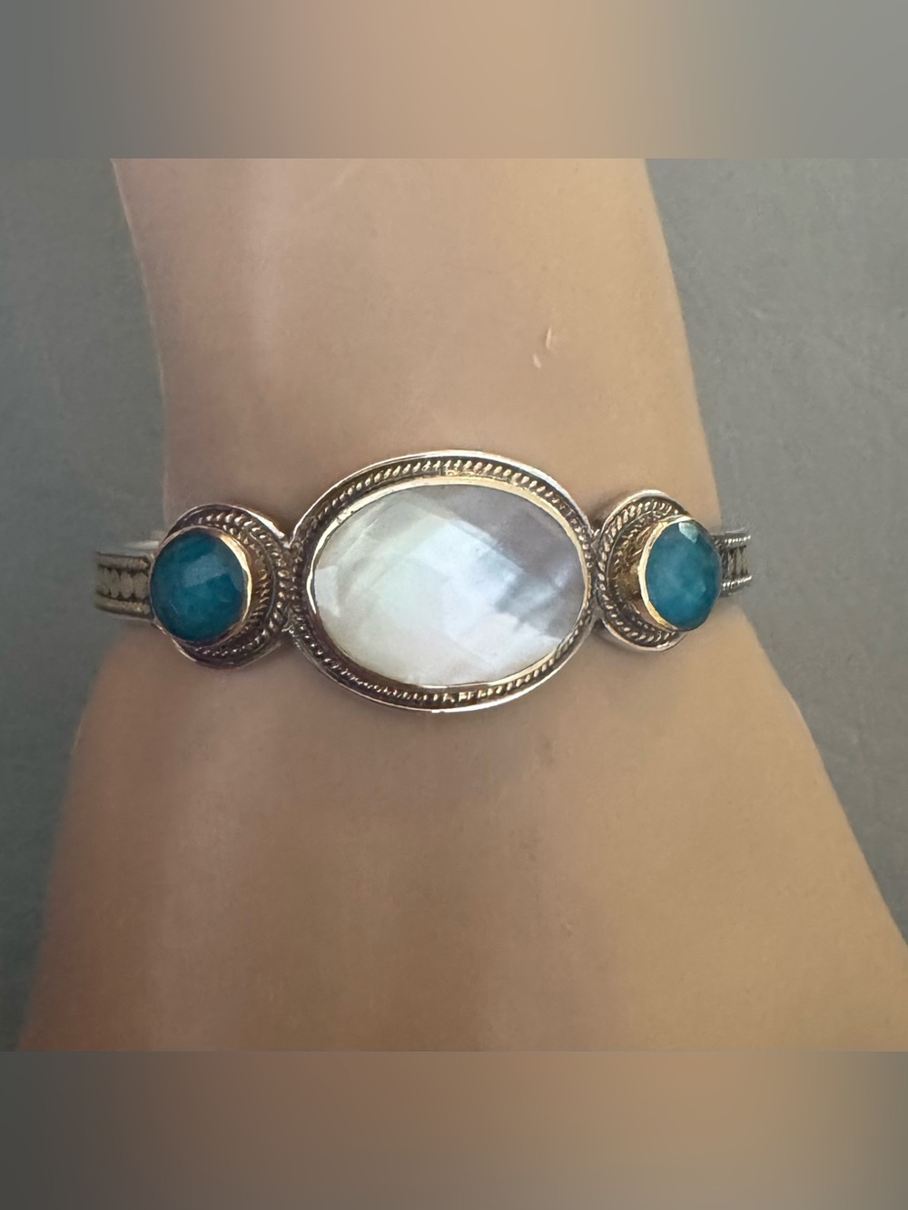 Anna Beck MOP Sterling Bangle - Picture 2 of 8